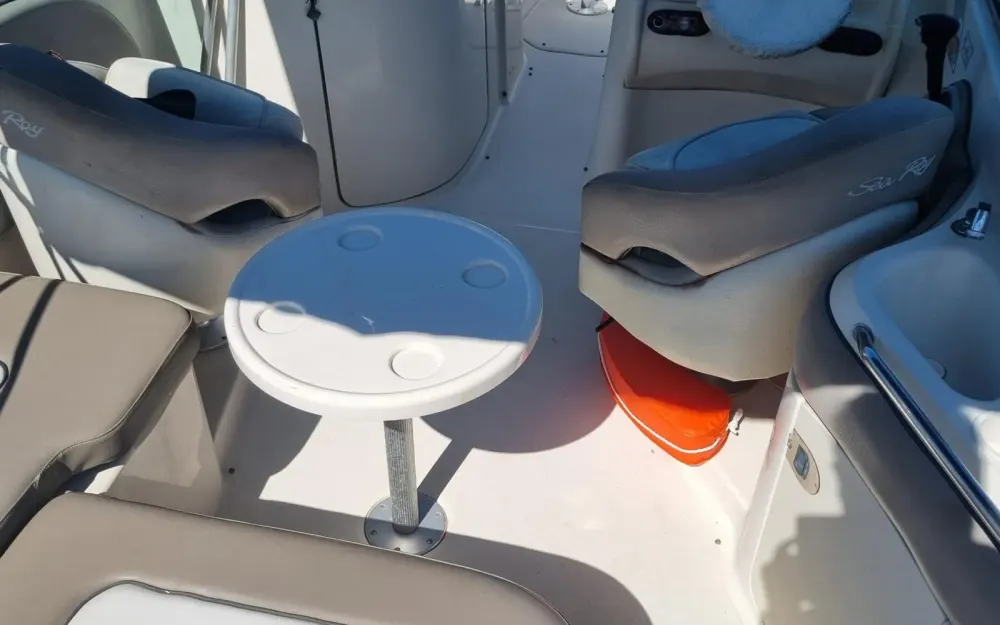 slider 5 Sea Ray  220 Sundeck