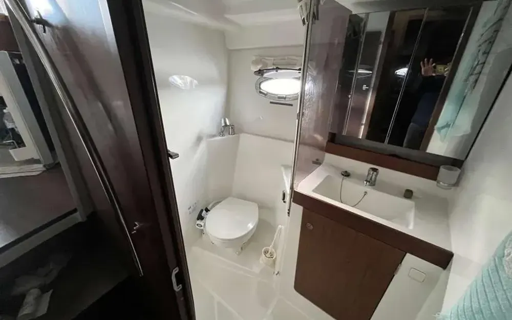 slider 11 Beneteau Antares 36