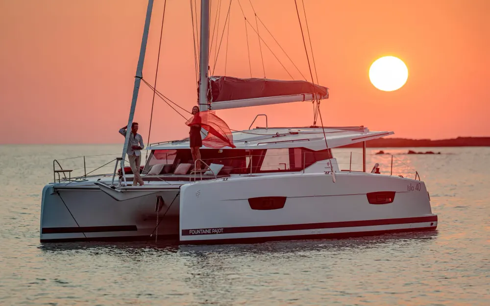slider 0 PLACE DE PORT A FLOT POUR CATAMARAN 11-12 M