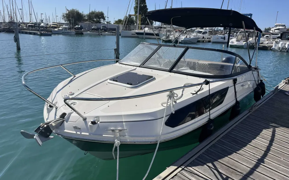 slider 1 Bayliner VR5 Cuddy