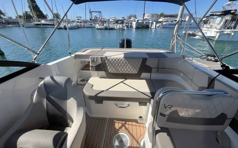 slider 2 Bayliner VR5 Cuddy