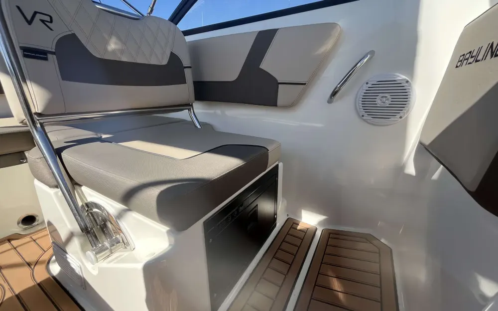 slider 4 Bayliner VR5 Cuddy