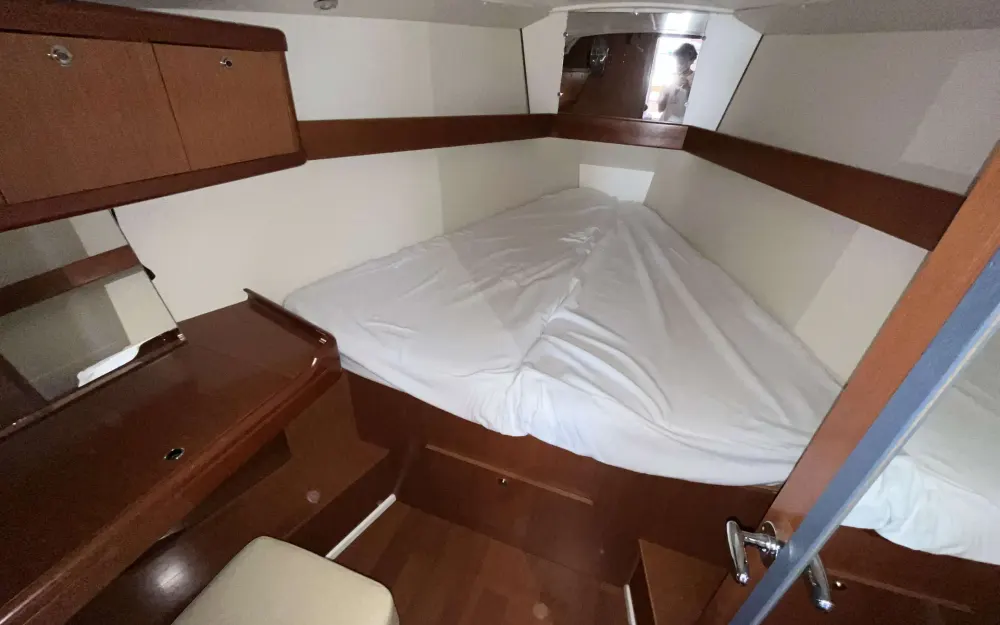 slider 6 Beneteau Oceanis 37