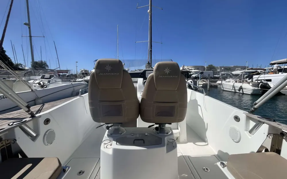 slider 6 Jeanneau Cap Camarat 7.5 CC