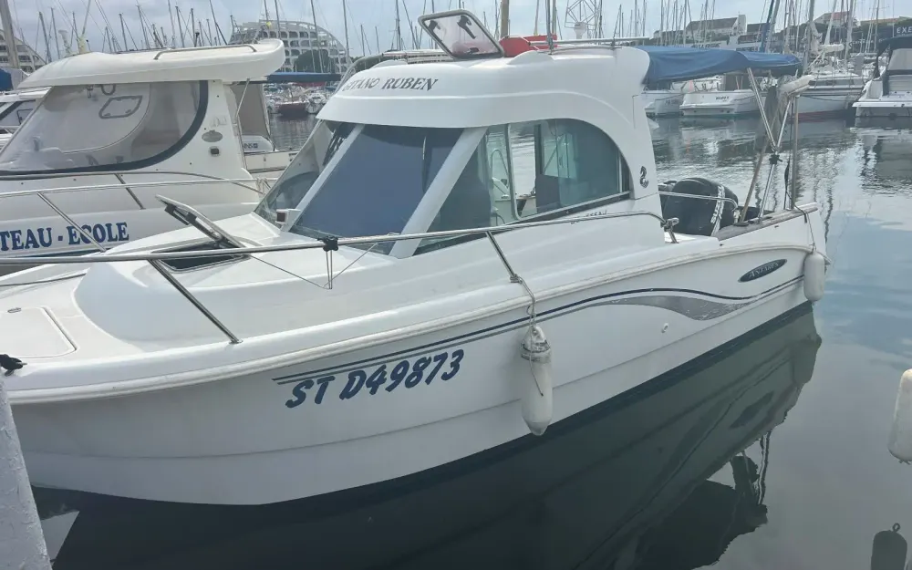 slider 5 Beneteau Antares 650