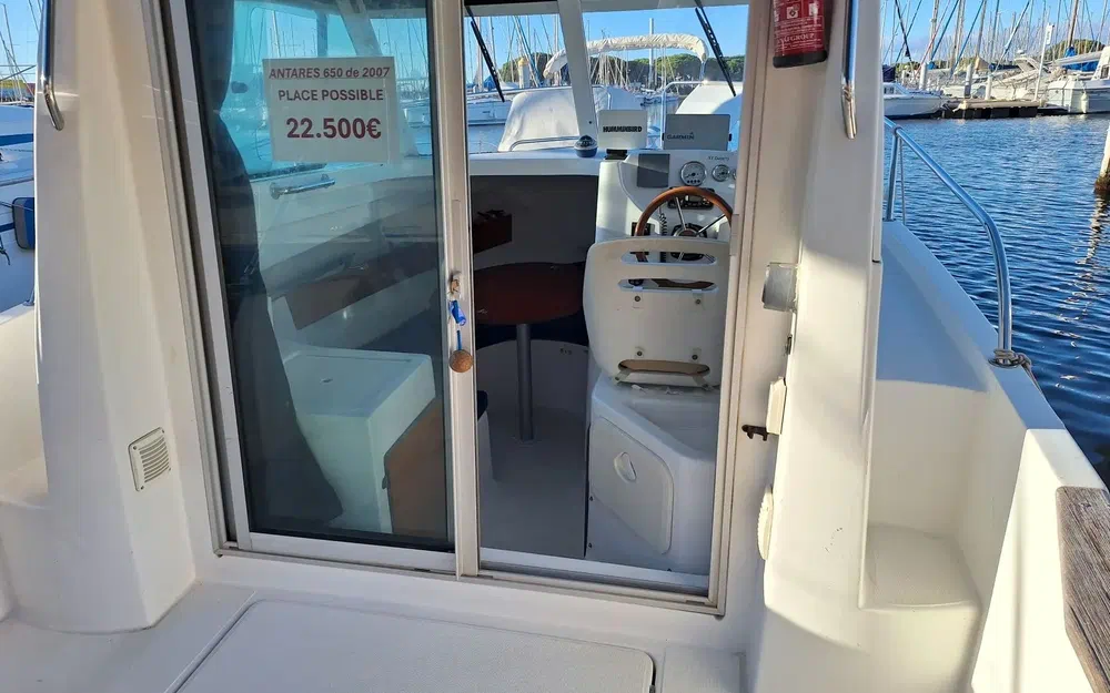 slider 8 Beneteau Antares 650