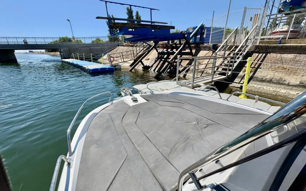 slider 4 Beneteau Flyer 6.6 SUNdeck