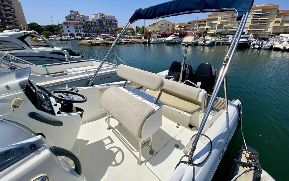 slider 4 Beneteau Flyer 750 Open