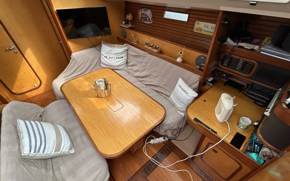 slider 1 Beneteau Oceanis 430
