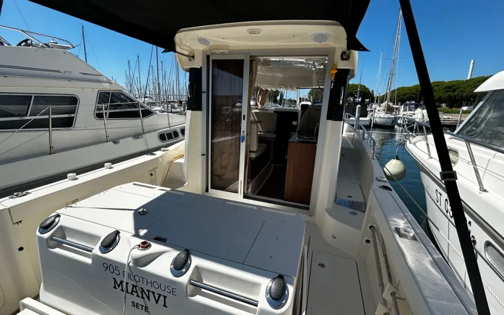 slider 1 Quicksilver  905 Pilothouse