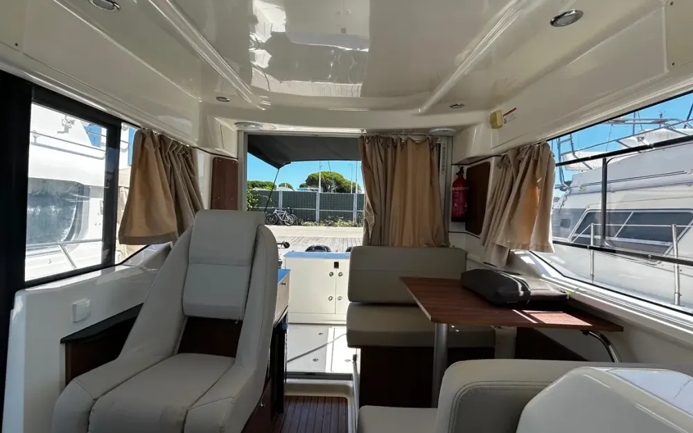 slider 9 Quicksilver  905 Pilothouse