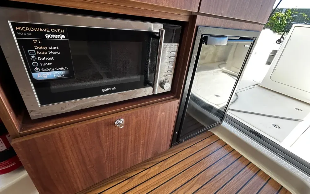slider 11 Quicksilver  905 Pilothouse