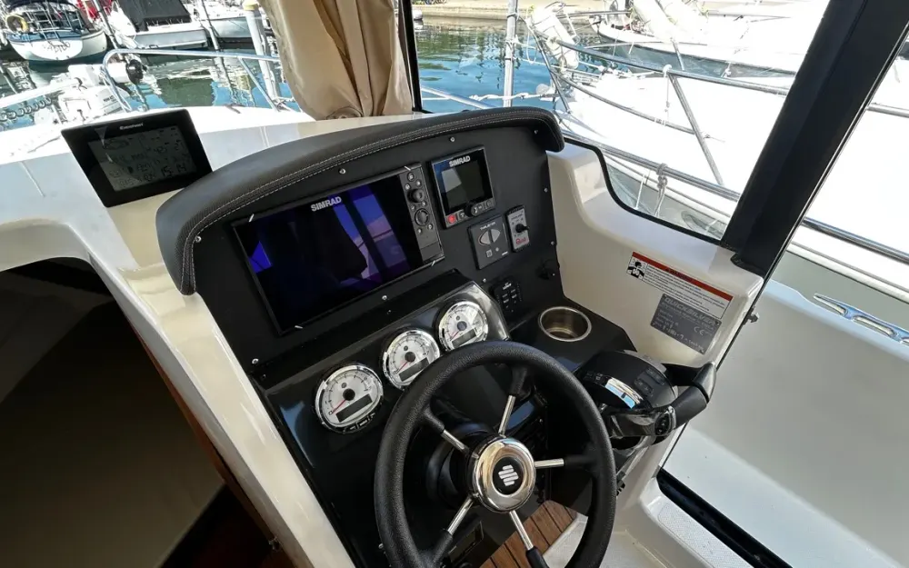 slider 14 Quicksilver  905 Pilothouse