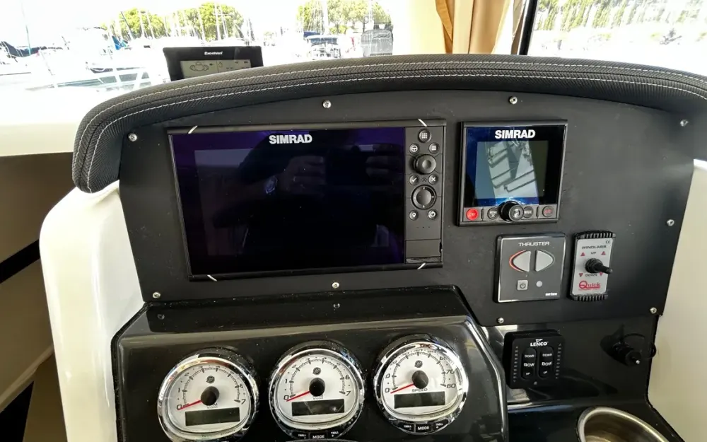 slider 16 Quicksilver  905 Pilothouse