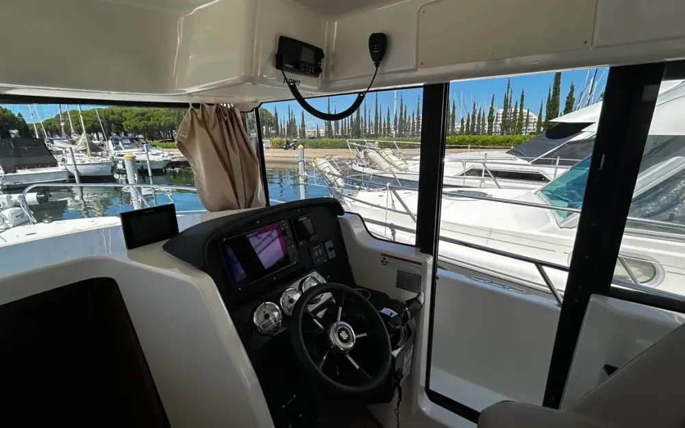 slider 17 Quicksilver  905 Pilothouse