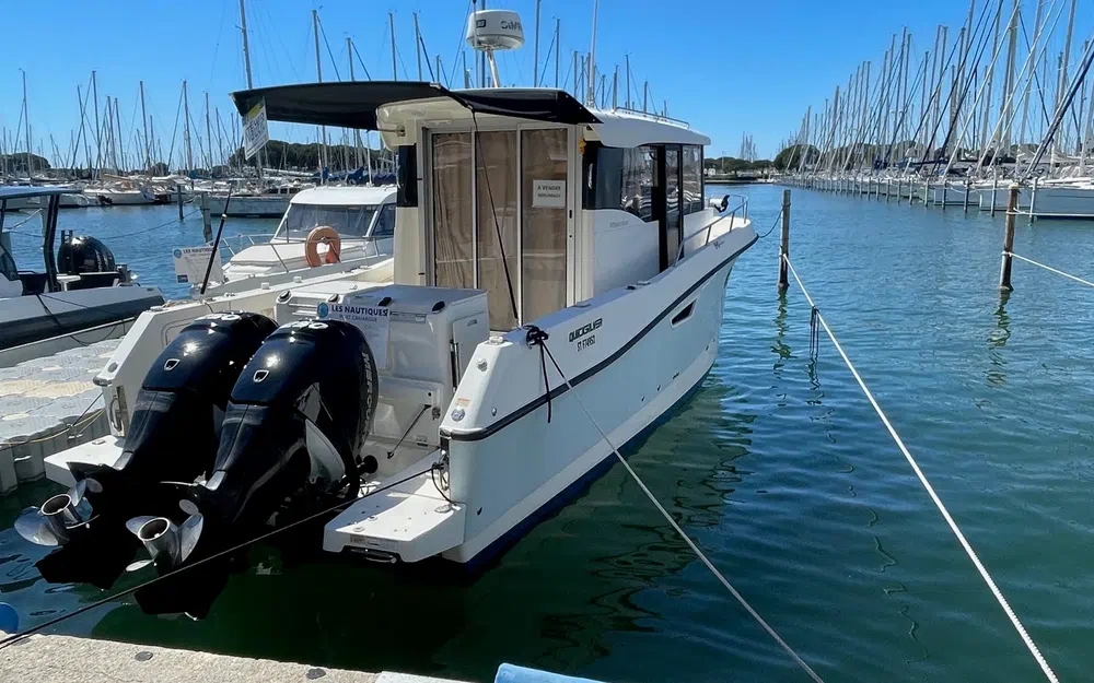 slider 23 Quicksilver 905 Pilothouse