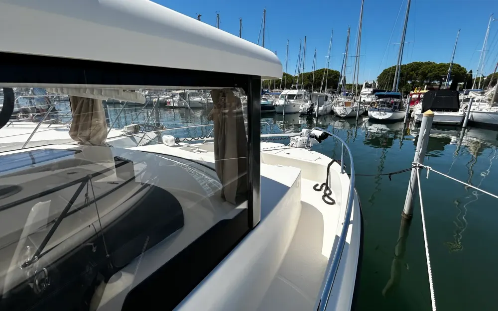 slider 5 Quicksilver  905 Pilothouse