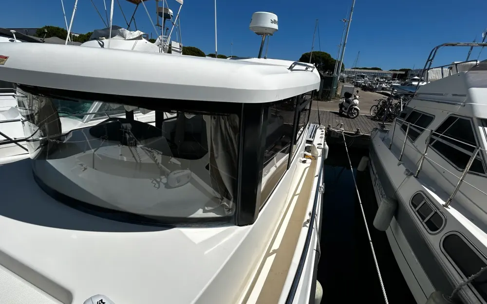 slider 7 Quicksilver  905 Pilothouse