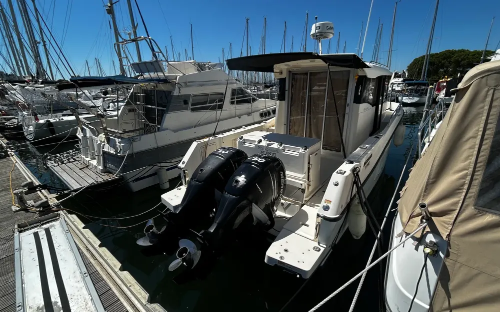 slider 8 Quicksilver  905 Pilothouse