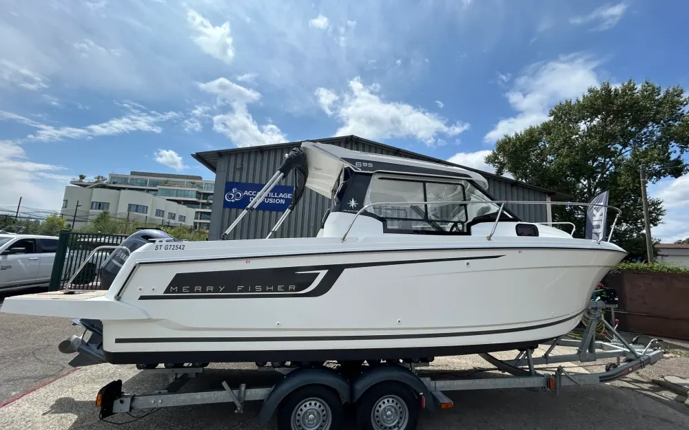 slider 0 Jeanneau Merry Fisher 695