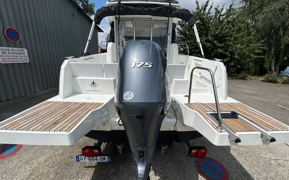 slider 4 Jeanneau Merry Fisher 695