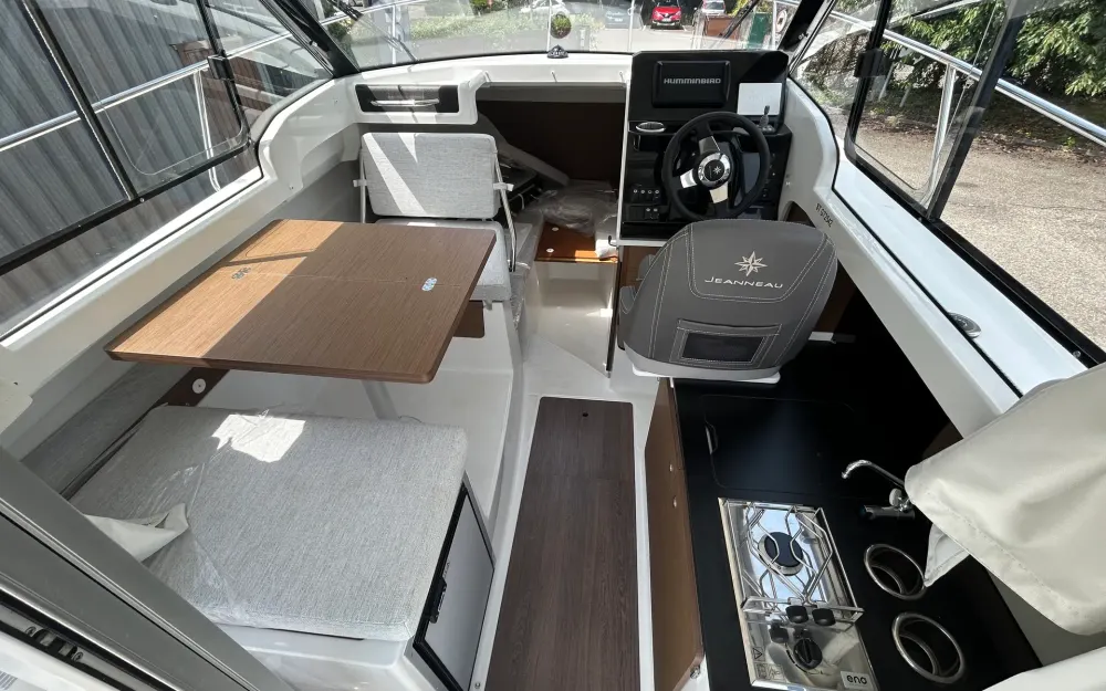slider 6 Jeanneau Merry Fisher 695