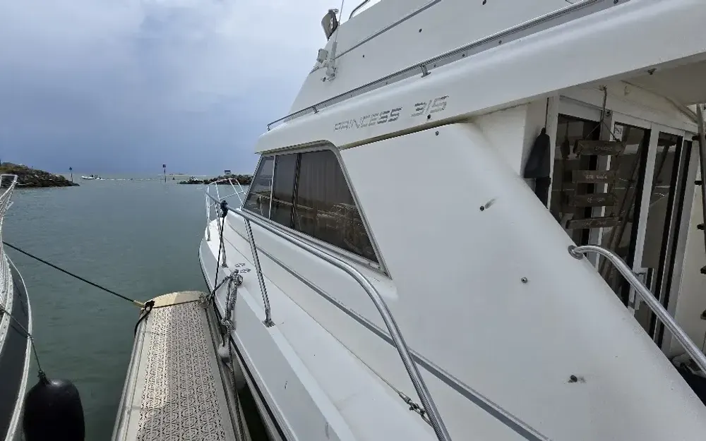 slider 3 Marine Project Princess 315 Fly