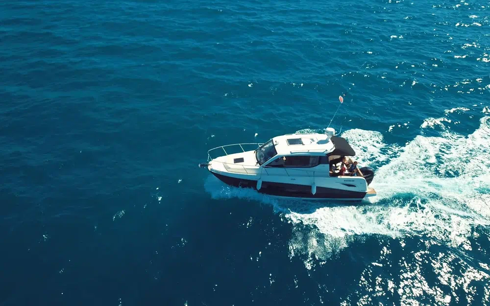 slider 0 Valiant Quicksilver 855 Active Cruiser Avec Place