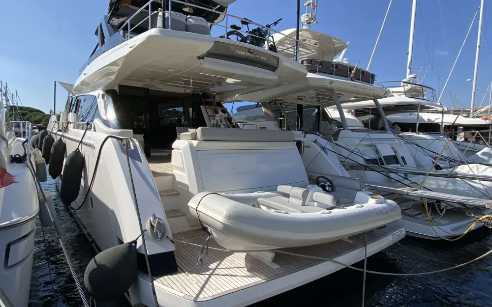 slider 16 Ferretti  720