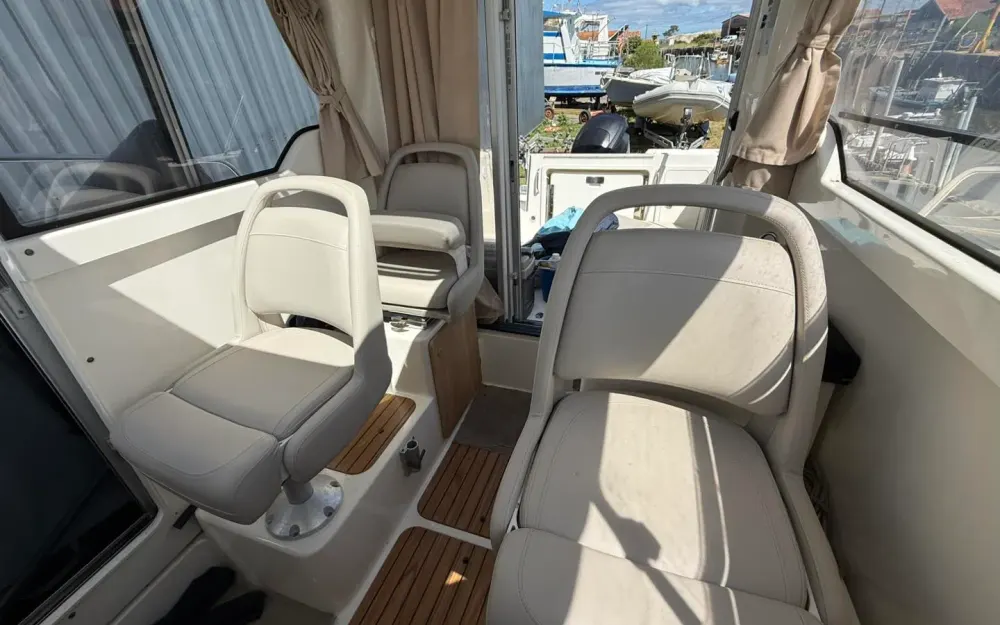 slider 10 Quicksilver  755 Pilothouse