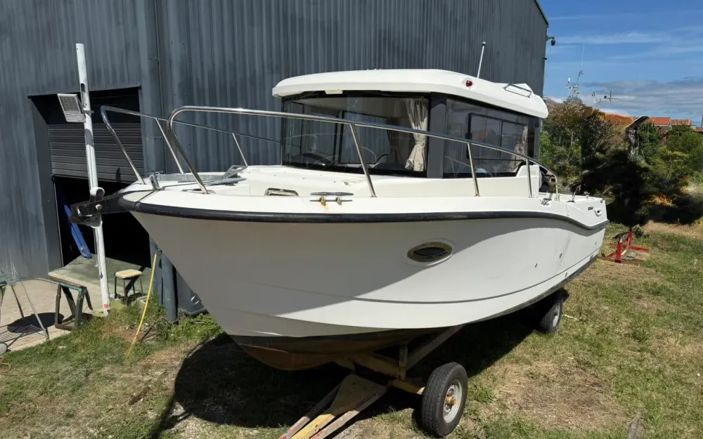 slider 11 Quicksilver  755 Pilothouse