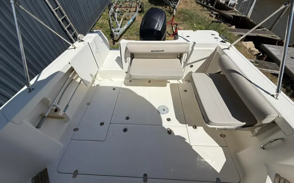 slider 13 Quicksilver  755 Pilothouse