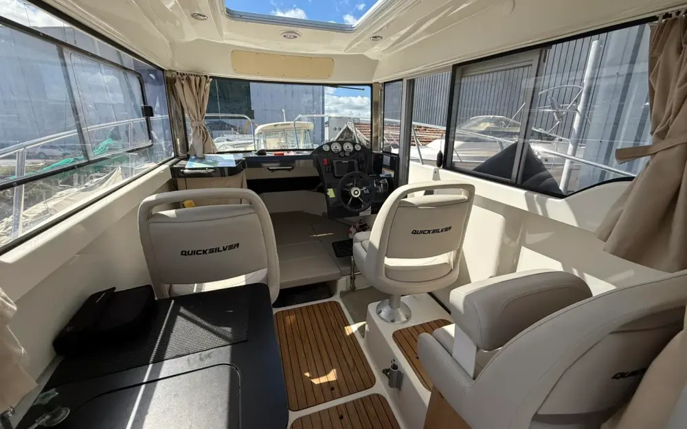 slider 19 Quicksilver  755 Pilothouse