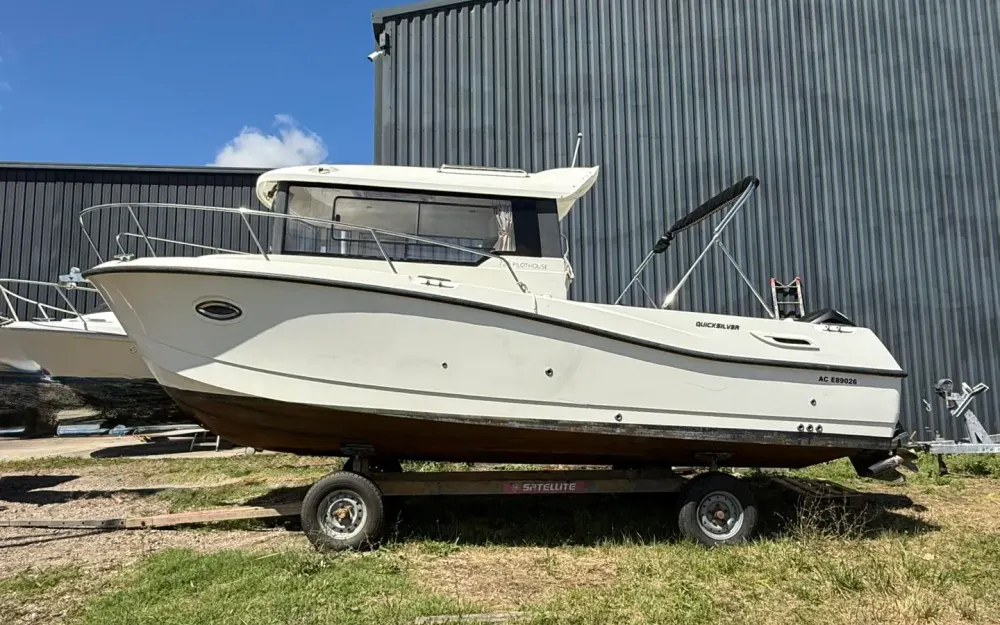 slider 20 Quicksilver  755 Pilothouse