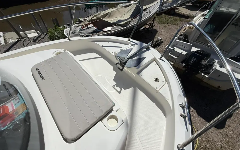 slider 23 Quicksilver  755 Pilothouse