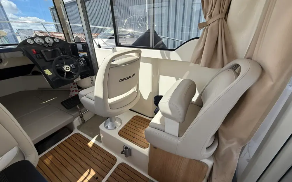 slider 24 Quicksilver  755 Pilothouse