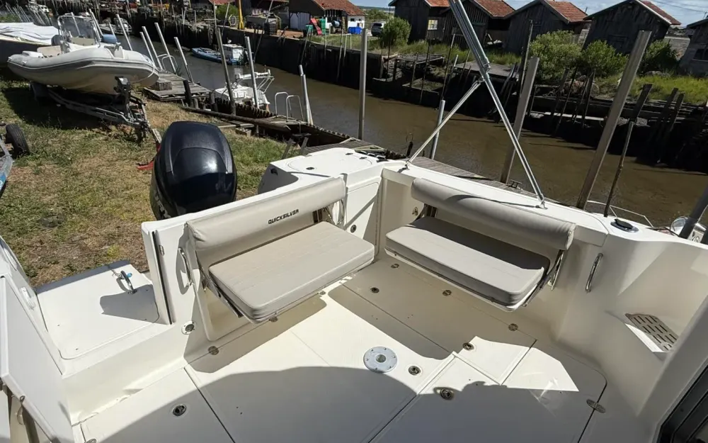 slider 27 Quicksilver  755 Pilothouse