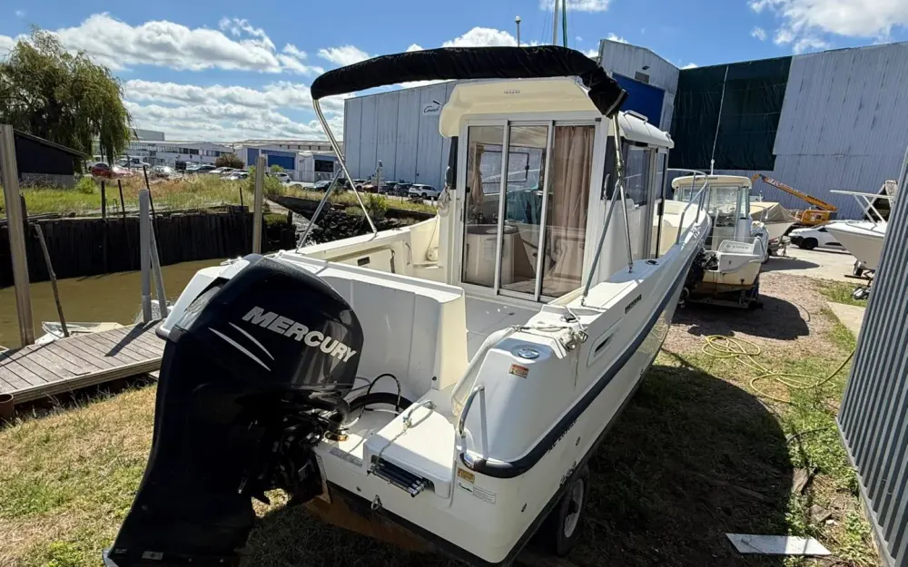 slider 6 Quicksilver  755 Pilothouse