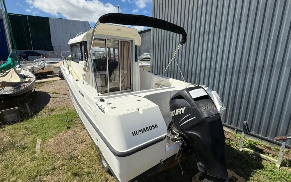 slider 9 Quicksilver  755 Pilothouse