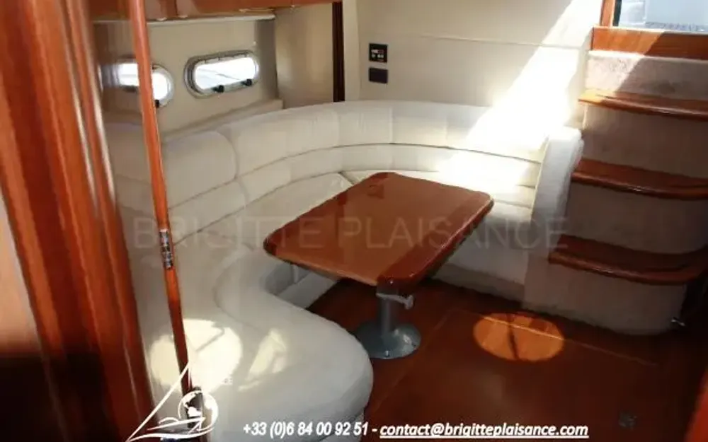 slider 4 Sealine  S 38