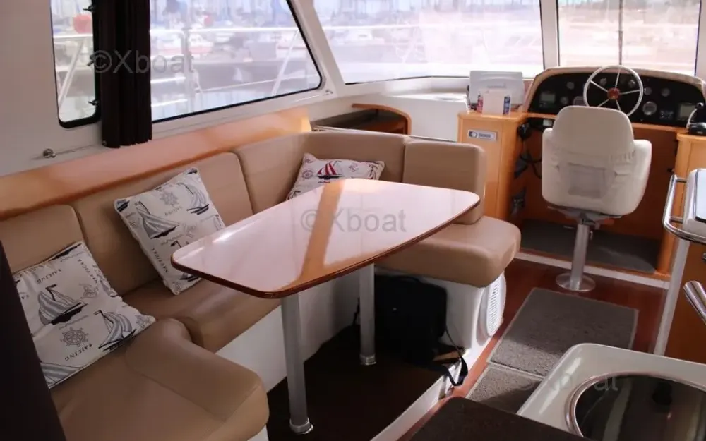slider 10 Fountaine Pajot Highland 35 Pilot