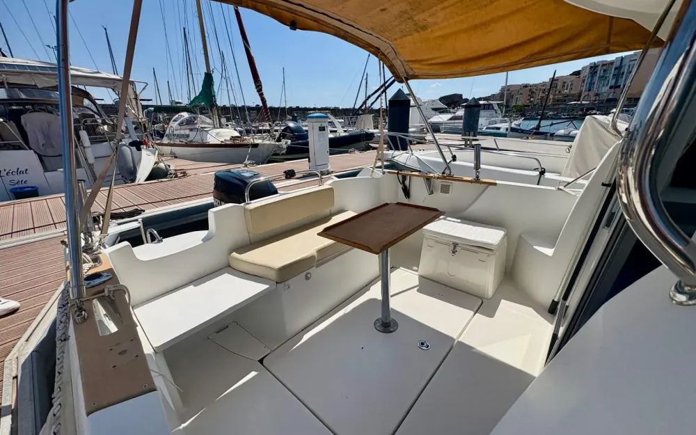 slider 4 Beneteau Antares 750 HB