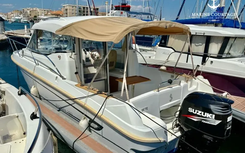 slider 0 Beneteau Antares 750 HB