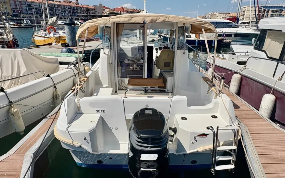 slider 1 Beneteau Antares 750 HB