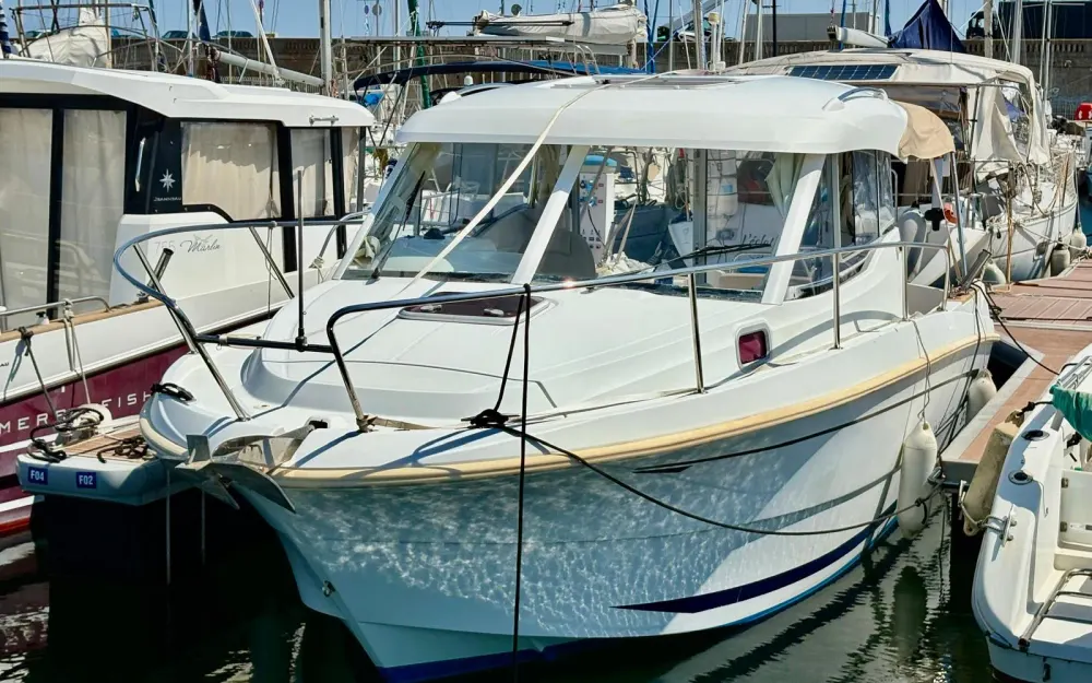 slider 2 Beneteau Antares 750 HB