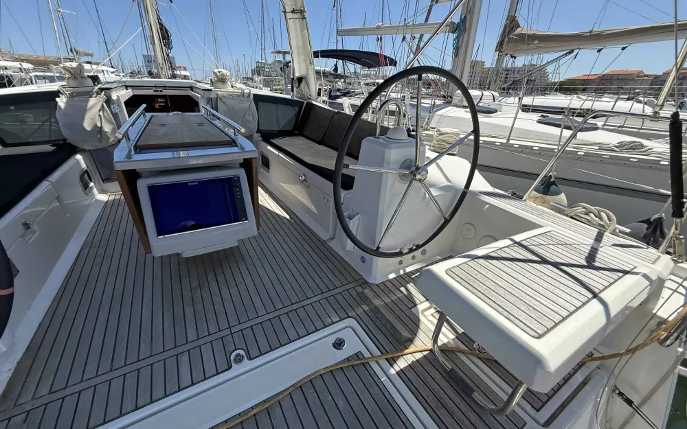 slider 3 Beneteau Oceanis 41.1