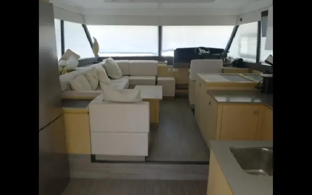 slider 16 Fountaine Pajot My 40