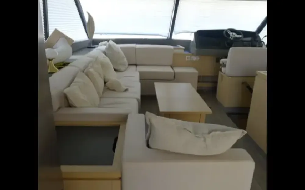 slider 17 Fountaine Pajot My 40