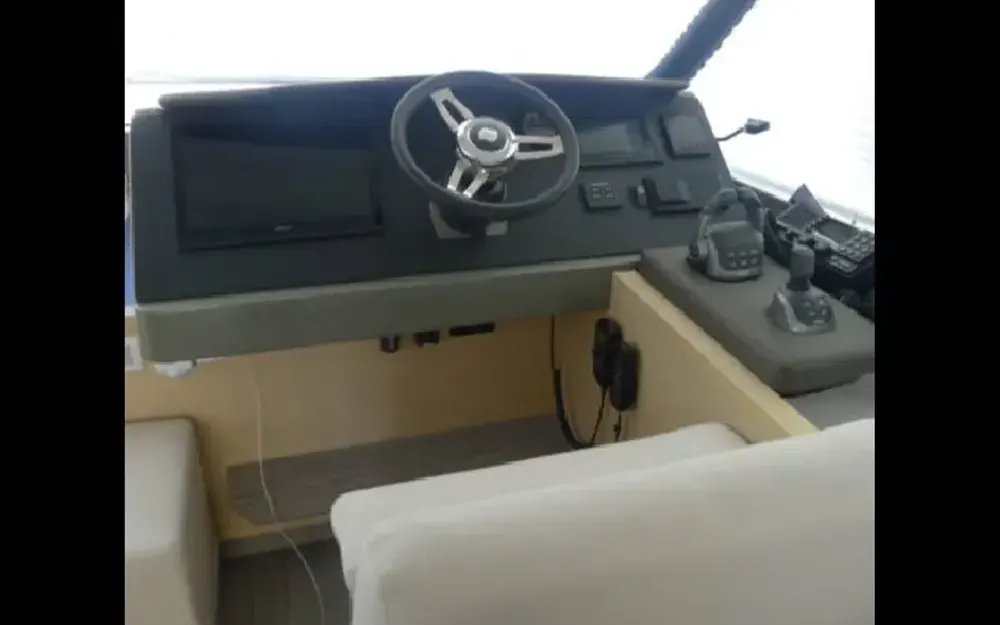 slider 23 Fountaine Pajot My 40