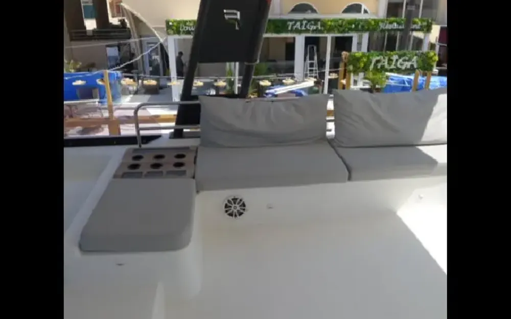 slider 6 Fountaine Pajot My 40